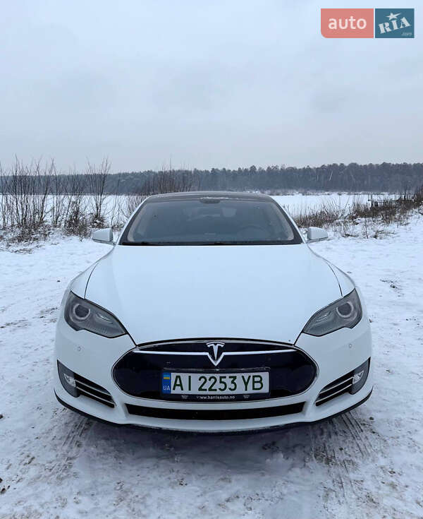 Tesla Model S 2014