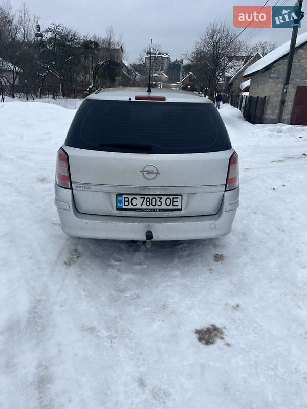 Opel Astra 2011