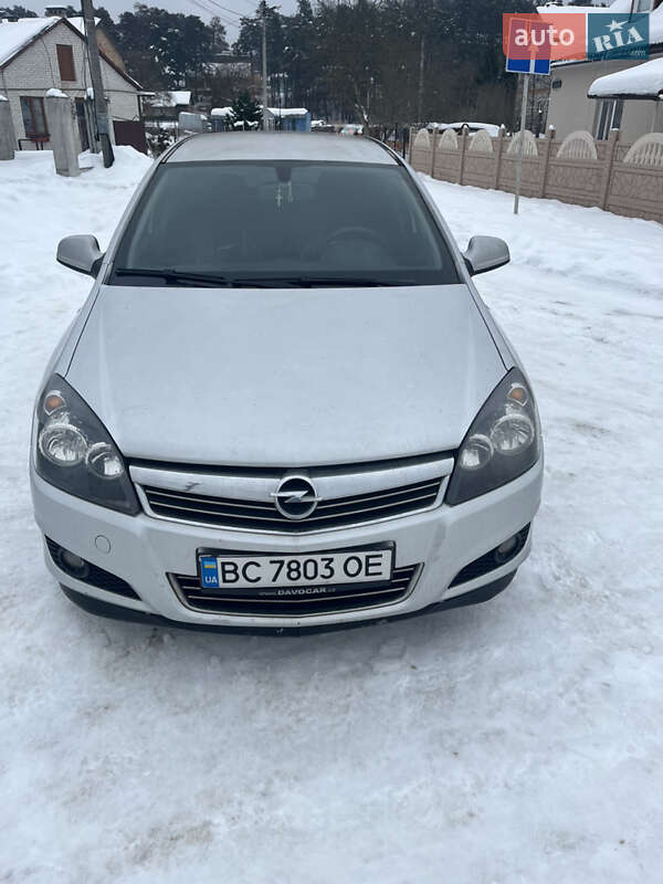 Opel Astra 2011