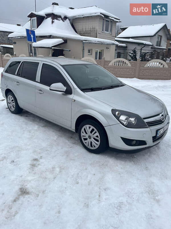 Opel Astra 2011