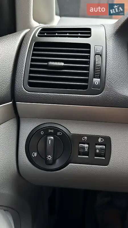 Volkswagen Touran 2009