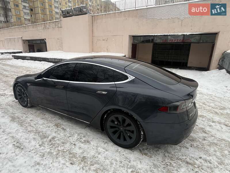 Tesla Model S 2016