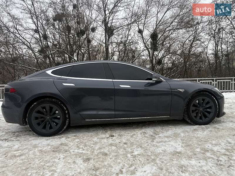 Tesla Model S 2016