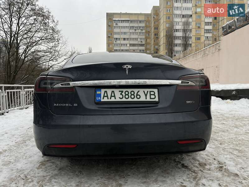 Tesla Model S 2016