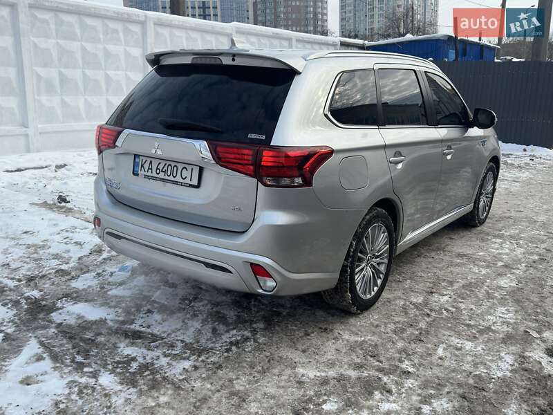 Mitsubishi Outlander 2022