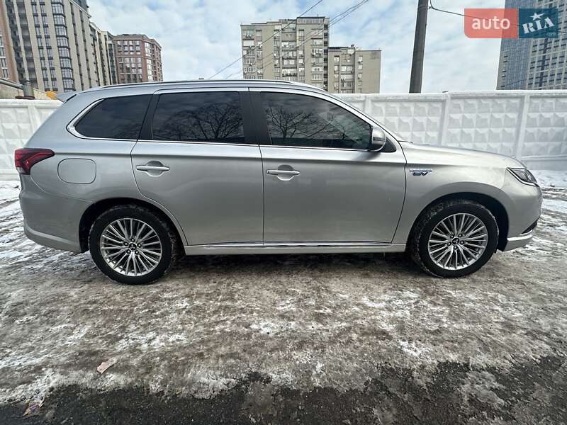 Mitsubishi Outlander 2022