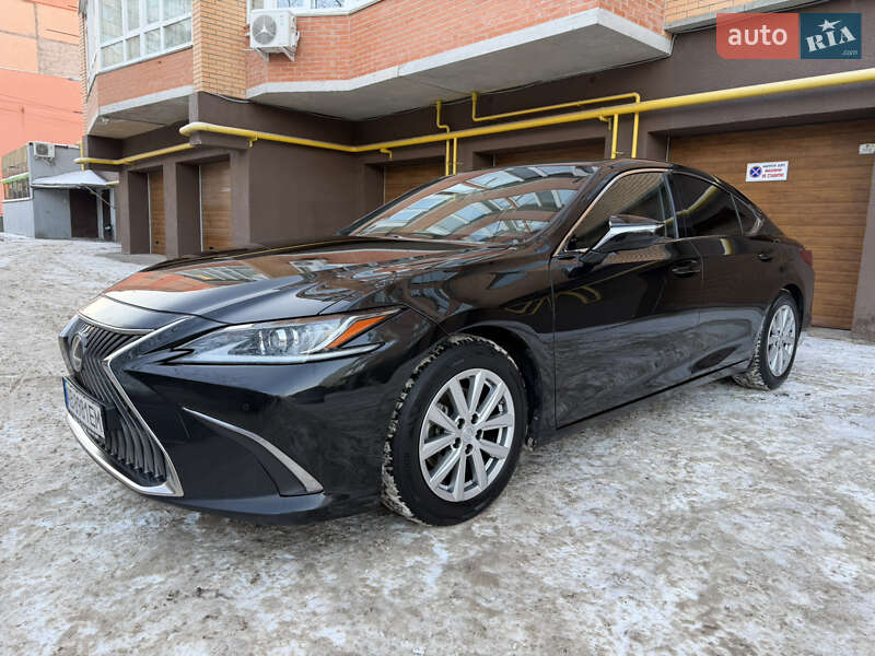 Lexus ES 2019