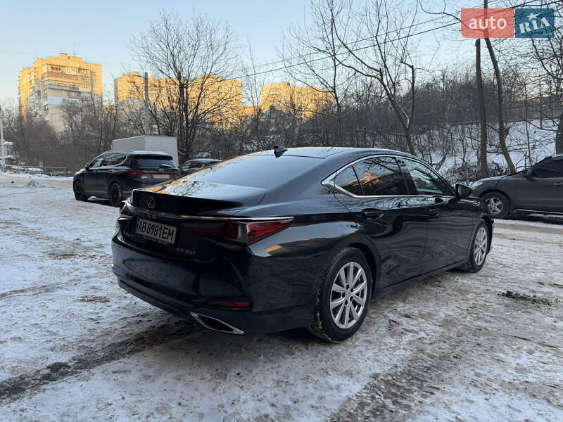 Lexus ES 2019