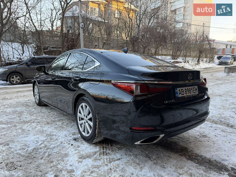 Lexus ES 2019