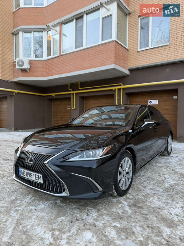 Lexus ES 2019