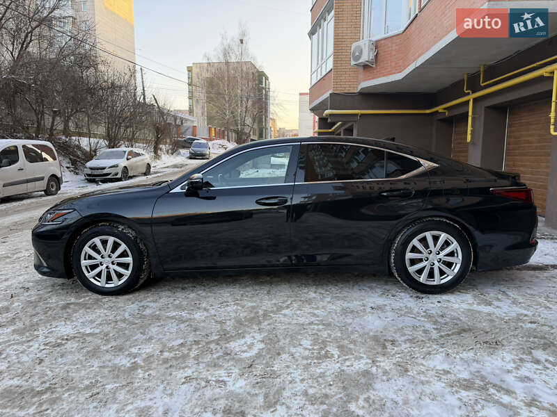 Lexus ES 2019