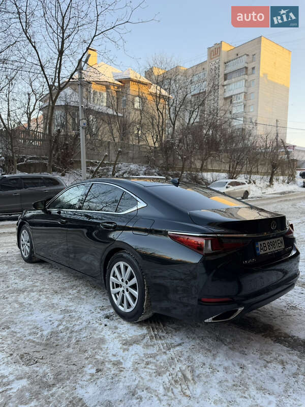 Lexus ES 2019