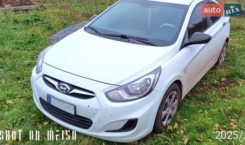 Hyundai Accent 2013