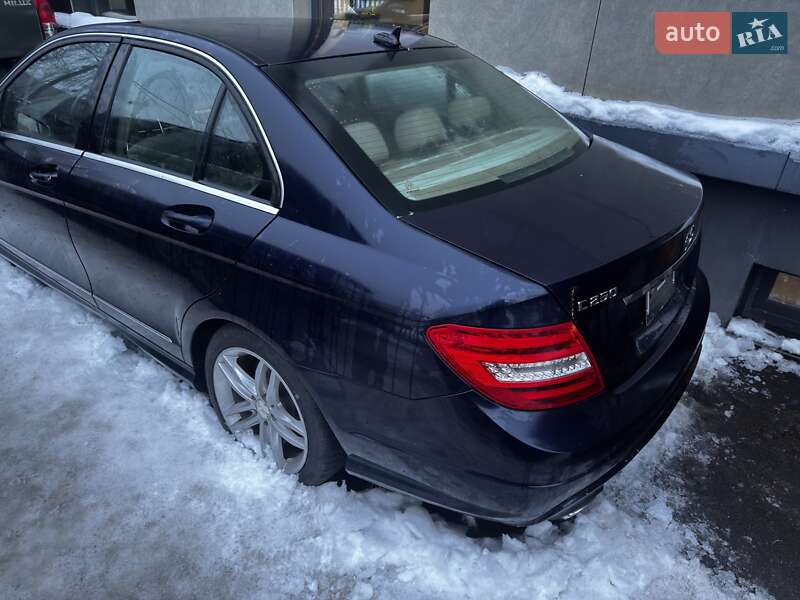 Mercedes-Benz C-Class 2011