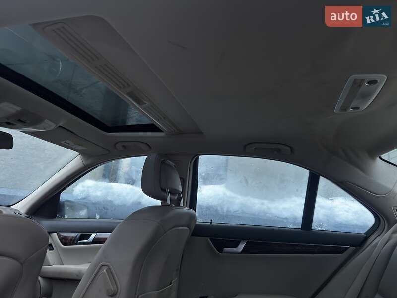 Mercedes-Benz C-Class 2011