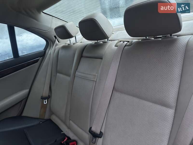 Mercedes-Benz C-Class 2011