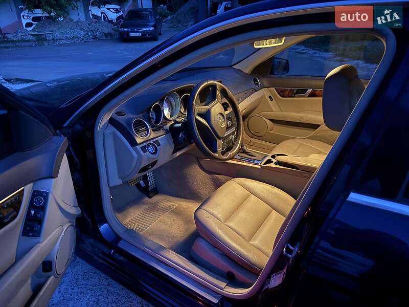 Mercedes-Benz C-Class 2011