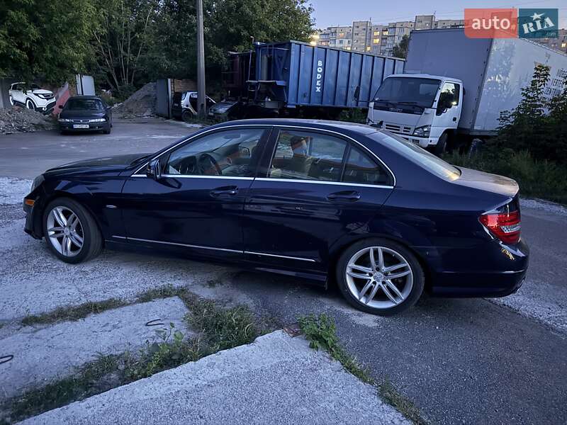 Mercedes-Benz C-Class 2011