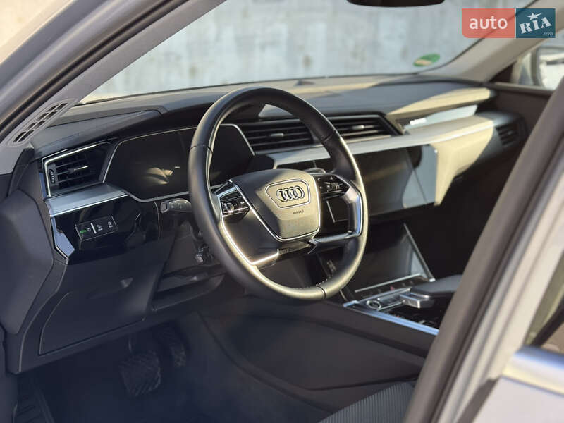 Audi-71