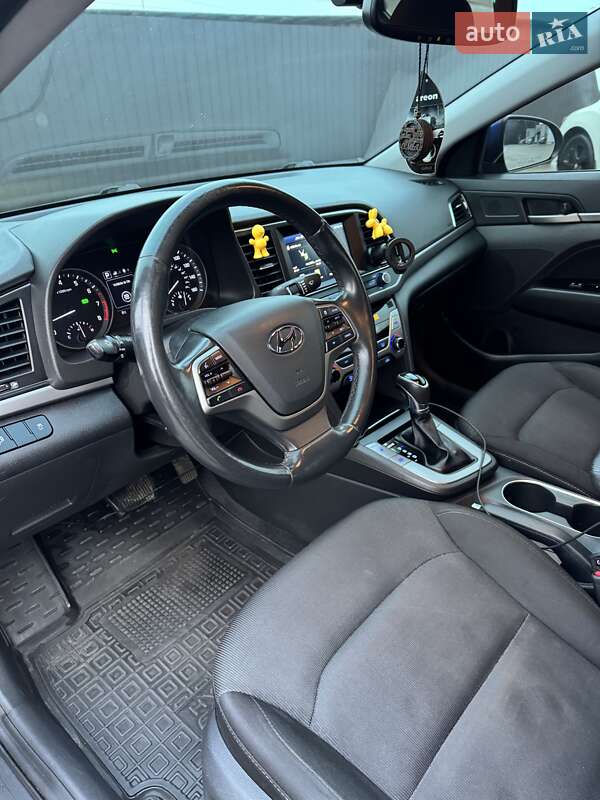 Hyundai Elantra 2017