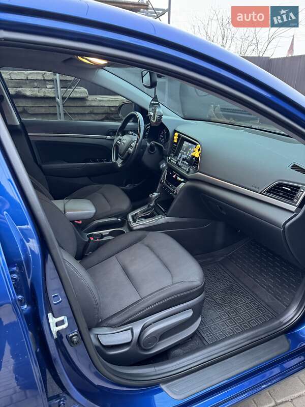 Hyundai Elantra 2017