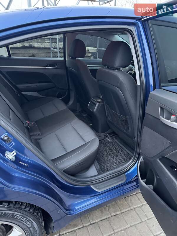 Hyundai Elantra 2017