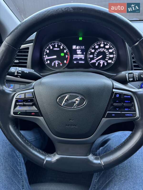 Hyundai Elantra 2017