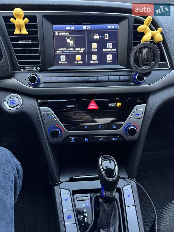 Hyundai Elantra 2017