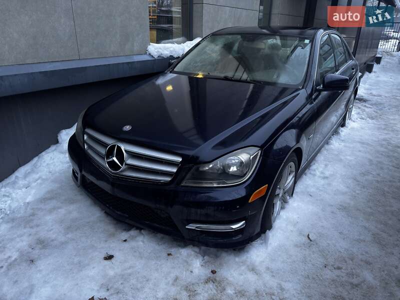 Mercedes-Benz C-Class 2011