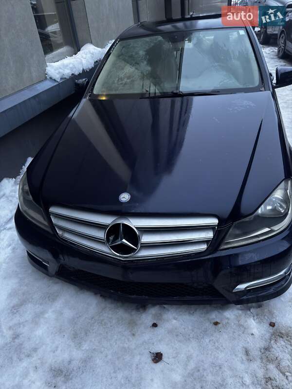 Mercedes-Benz C-Class 2011