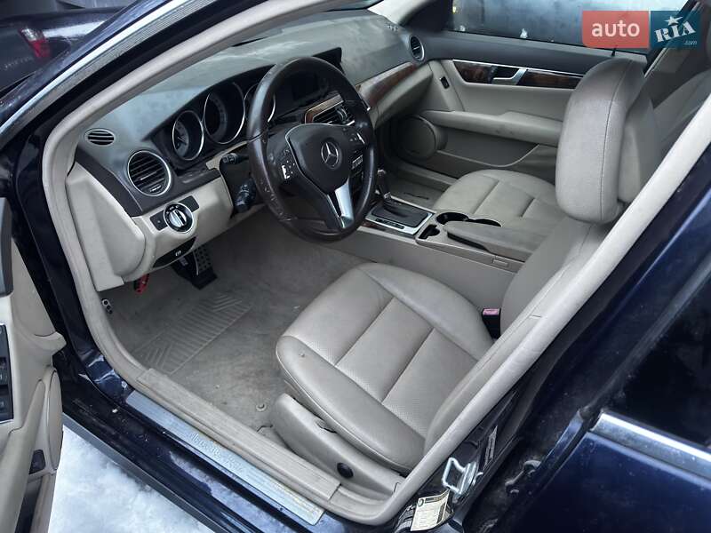 Mercedes-Benz C-Class 2011