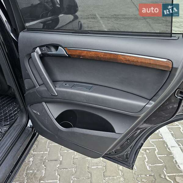 Audi-40