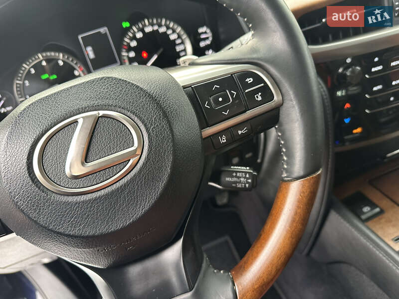 Lexus-121