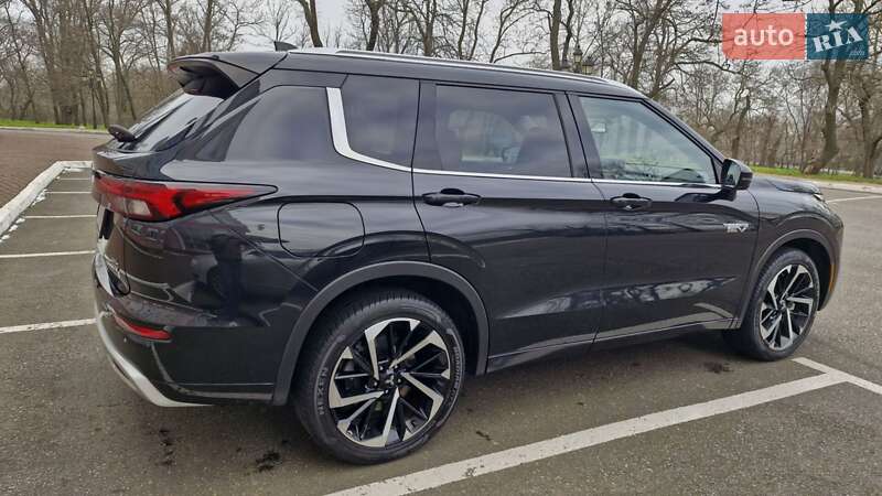 Mitsubishi Outlander 2023