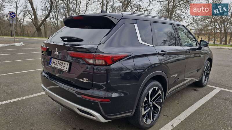 Mitsubishi Outlander 2023