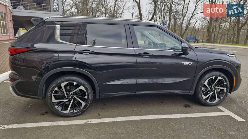 Mitsubishi Outlander 2023