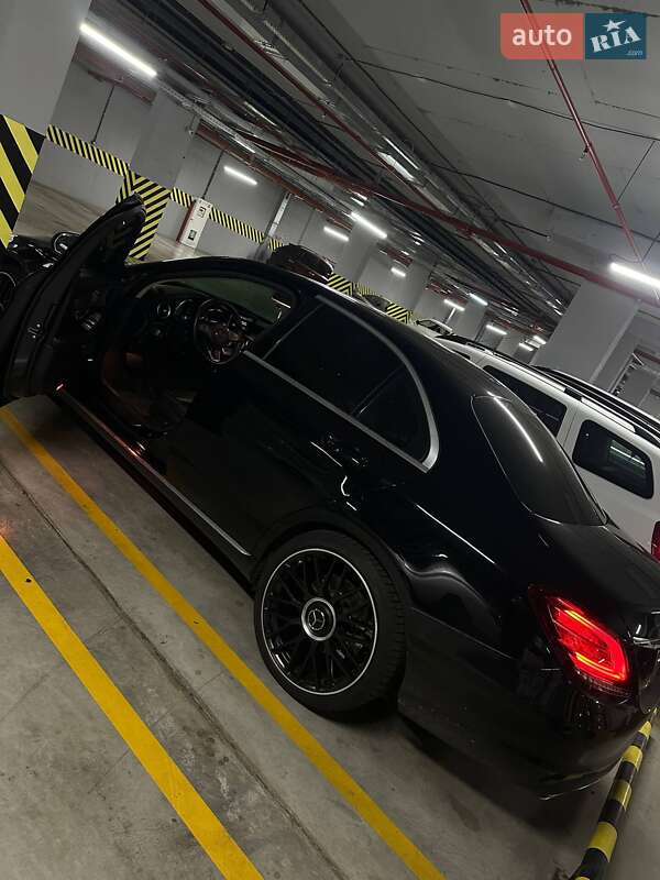 Mercedes-Benz-4
