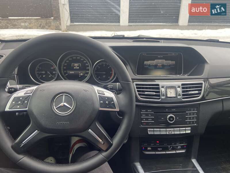 Mercedes-Benz-12