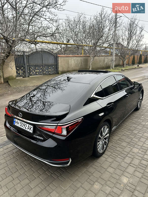 Lexus-1