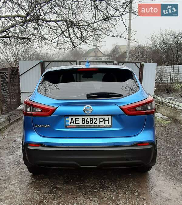 Nissan-12