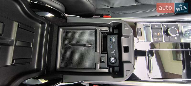 Land Rover-42