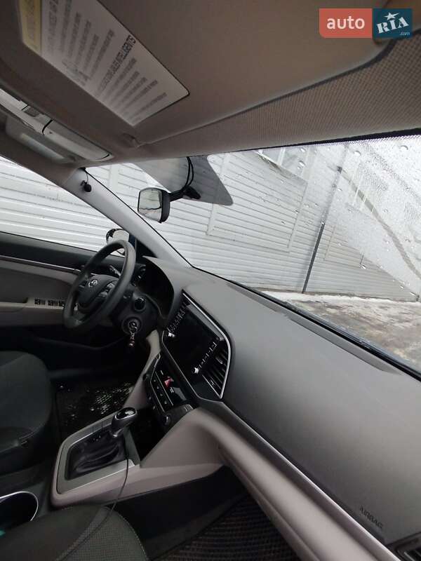 Hyundai Elantra 2016