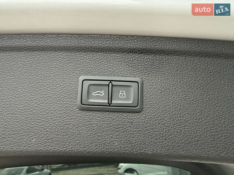 Audi-0
