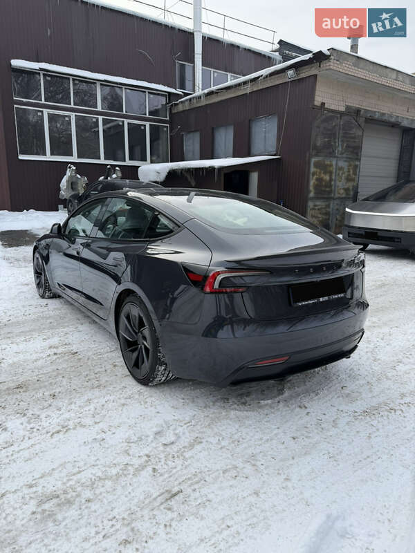 Tesla-0