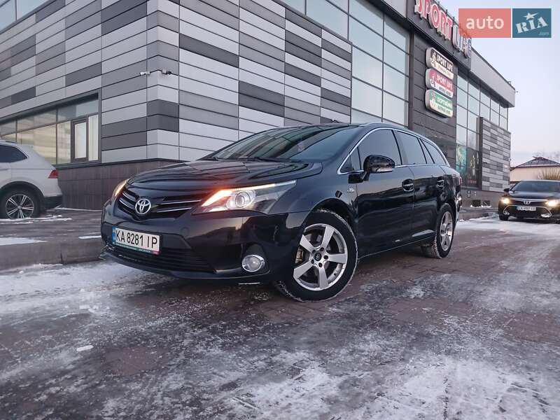 Toyota Avensis 2012