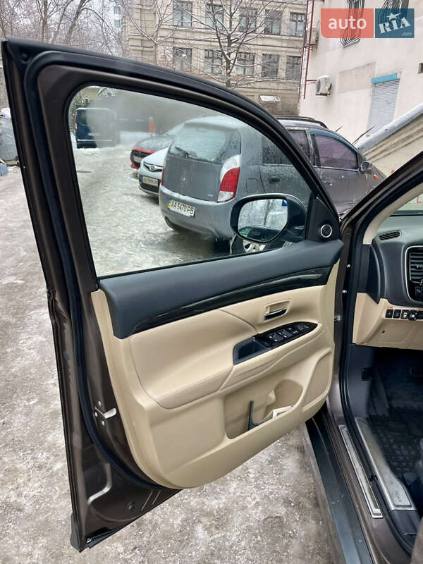 Mitsubishi Outlander 2015