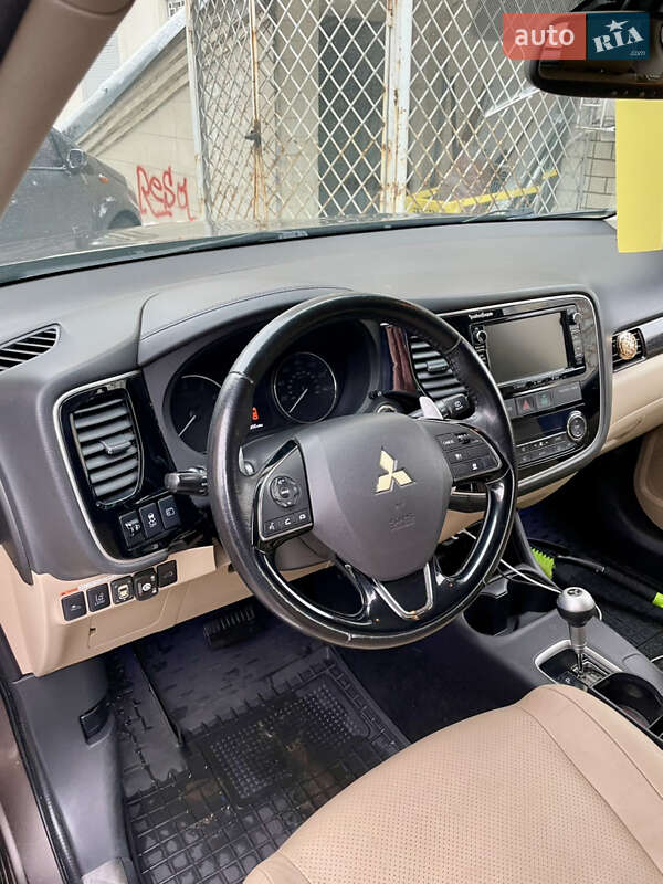 Mitsubishi Outlander 2015