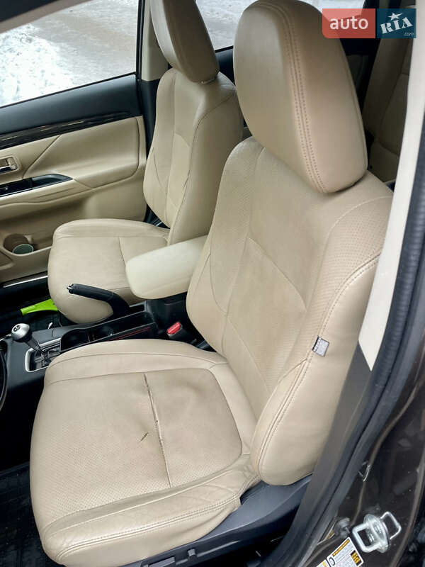 Mitsubishi Outlander 2015