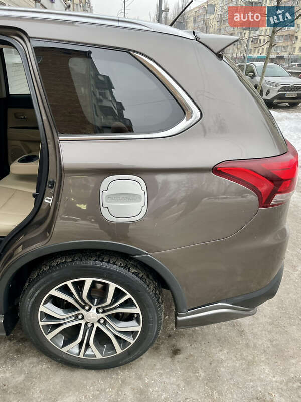 Mitsubishi Outlander 2015