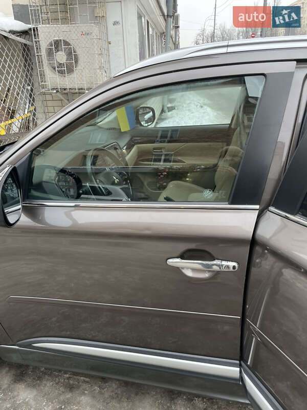 Mitsubishi Outlander 2015